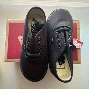 NWT boys Vans size 9 lace up sneaker